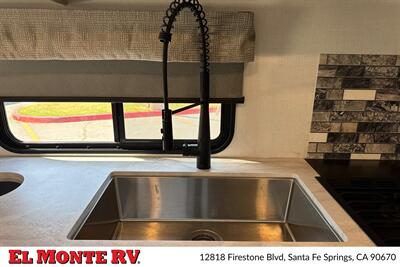 2024 Forest River Sunseeker 3010DS   - Photo 18 - Santa Fe Springs, CA 90670