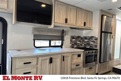 2024 Forest River Sunseeker 3010DS   - Photo 17 - Santa Fe Springs, CA 90670
