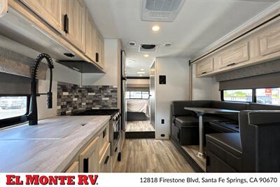 2024 Forest River Sunseeker 3010DS   - Photo 26 - Santa Fe Springs, CA 90670