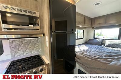 2025 Gulf Stream Conquest 6238   - Photo 26 - Santa Fe Springs, CA 90670