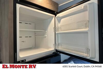 2025 Gulf Stream Conquest 6238   - Photo 25 - Santa Fe Springs, CA 90670