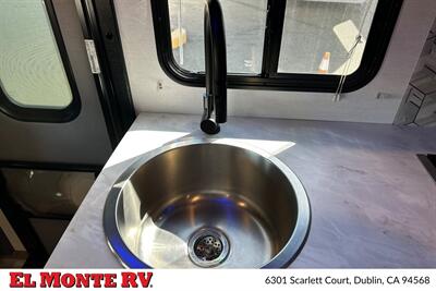 2025 Gulf Stream Conquest 6238   - Photo 18 - Santa Fe Springs, CA 90670