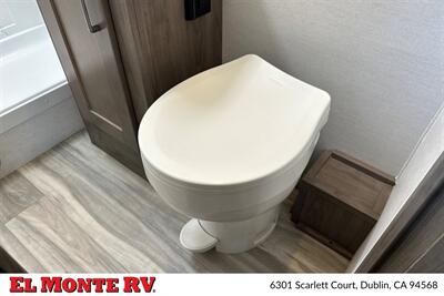 2025 Gulf Stream Conquest 6238   - Photo 31 - Santa Fe Springs, CA 90670