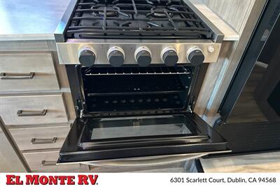 2025 Gulf Stream Conquest 6238   - Photo 20 - Santa Fe Springs, CA 90670