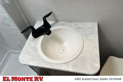 2025 Gulf Stream Conquest 6238   - Photo 30 - Santa Fe Springs, CA 90670