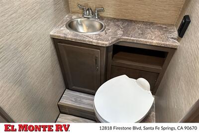2024 Thor Four Winds 28A   - Photo 28 - Santa Fe Springs, CA 90670