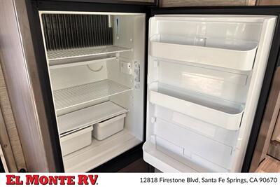 2024 Thor Four Winds 28A   - Photo 24 - Santa Fe Springs, CA 90670