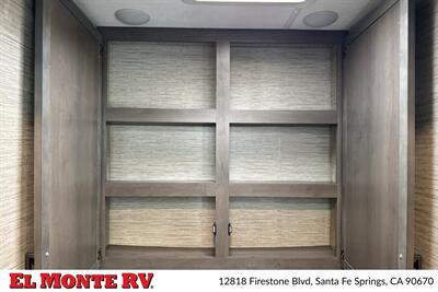 2024 Thor Four Winds 28A   - Photo 29 - Santa Fe Springs, CA 90670