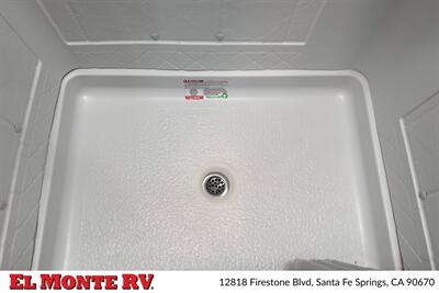 2024 Thor Four Winds 28A   - Photo 32 - Santa Fe Springs, CA 90670