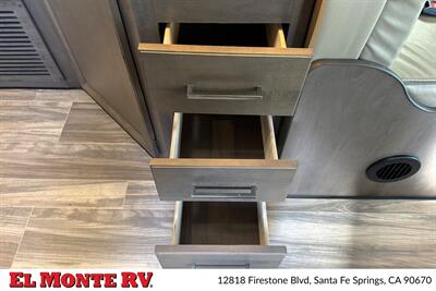 2024 Thor Four Winds 28A   - Photo 23 - Santa Fe Springs, CA 90670