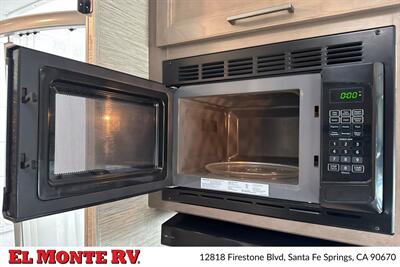 2024 Thor Four Winds 28A   - Photo 21 - Santa Fe Springs, CA 90670