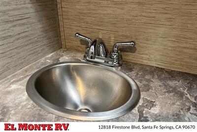 2024 Thor Four Winds 28A   - Photo 30 - Santa Fe Springs, CA 90670