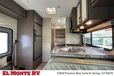 2024 Thor Four Winds 28A   - Photo 27 - Santa Fe Springs, CA 90670