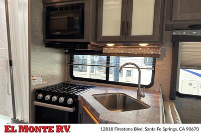 2024 Thor Four Winds 28A   - Photo 17 - Santa Fe Springs, CA 90670