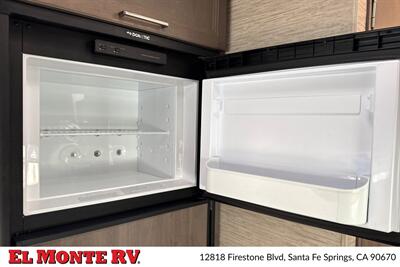 2024 Thor Four Winds 28A   - Photo 25 - Santa Fe Springs, CA 90670