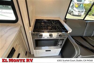 2023 Forest River Sunseeker 3250DSLE   - Photo 30 - Santa Fe Springs, CA 90670
