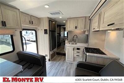 2023 Forest River Sunseeker 3250DSLE   - Photo 25 - Santa Fe Springs, CA 90670