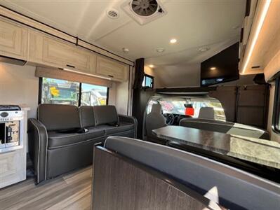 2023 Forest River Sunseeker 3250DSLE   - Photo 11 - Dublin, CA 94568
