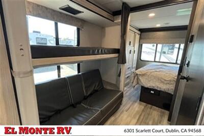 2023 Forest River Sunseeker 3250DSLE   - Photo 18 - Santa Fe Springs, CA 90670