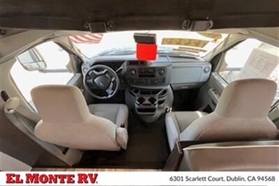 2023 Forest River Sunseeker 3250DSLE   - Photo 9 - Santa Fe Springs, CA 90670