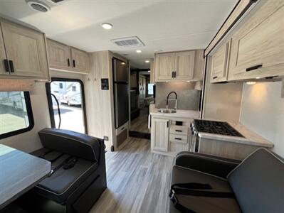 2023 Forest River Sunseeker 3250DSLE   - Photo 18 - Dublin, CA 94568