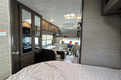 2024 Thor Four Winds 22E   - Photo 37 - Santa Fe Springs, CA 90670
