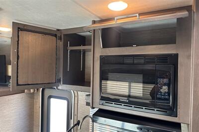 2024 Thor Four Winds 22E   - Photo 22 - Santa Fe Springs, CA 90670