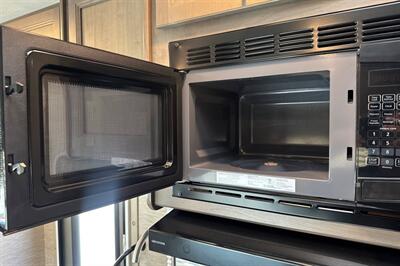 2024 Thor Four Winds 22E   - Photo 21 - Santa Fe Springs, CA 90670
