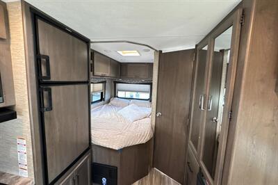 2024 Thor Four Winds 22E   - Photo 27 - Santa Fe Springs, CA 90670