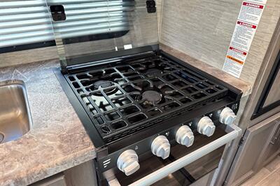 2024 Thor Four Winds 22E   - Photo 19 - Santa Fe Springs, CA 90670