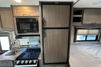 2024 Thor Four Winds 22E   - Photo 26 - Santa Fe Springs, CA 90670