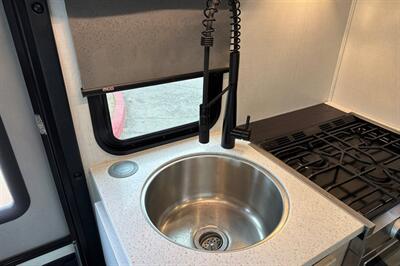 2024 Forest River Sunseeker 2150SLE   - Photo 18 - Santa Fe Springs, CA 90670