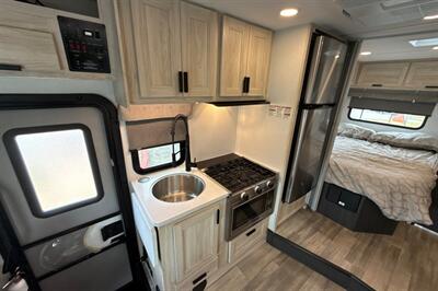 2024 Forest River Sunseeker 2150SLE   - Photo 17 - Santa Fe Springs, CA 90670