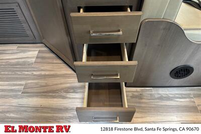 2024 Thor Four Winds 28A   - Photo 23 - Santa Fe Springs, CA 90670