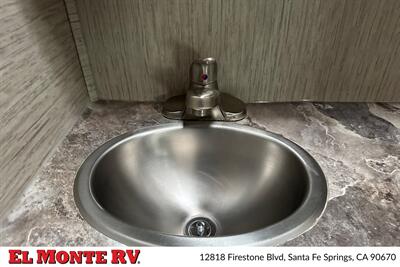 2024 Thor Four Winds 28A   - Photo 30 - Santa Fe Springs, CA 90670