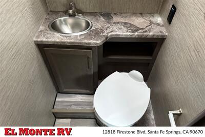 2024 Thor Four Winds 28A   - Photo 28 - Santa Fe Springs, CA 90670