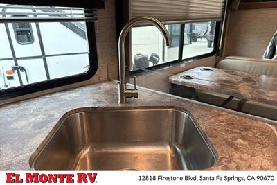 2024 Thor Four Winds 28A   - Photo 18 - Santa Fe Springs, CA 90670