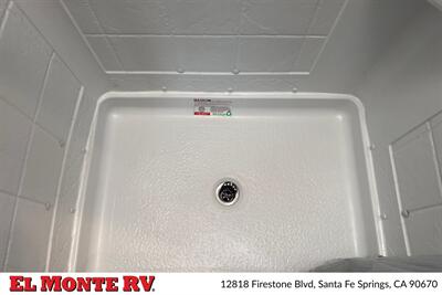 2024 Thor Four Winds 28A   - Photo 32 - Santa Fe Springs, CA 90670