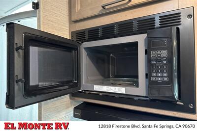 2024 Thor Four Winds 28A   - Photo 21 - Santa Fe Springs, CA 90670