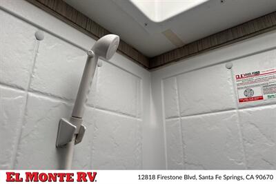 2024 Thor Four Winds 28A   - Photo 33 - Santa Fe Springs, CA 90670