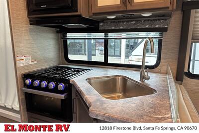 2024 Thor Four Winds 28A   - Photo 17 - Santa Fe Springs, CA 90670