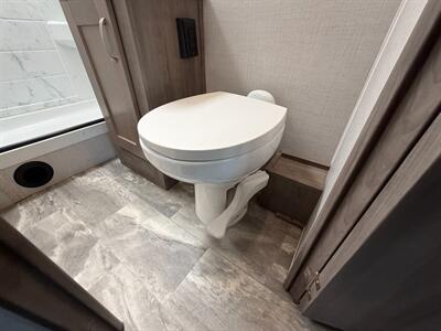 2024 Gulf Stream Conquest 6238   - Photo 31 - Santa Fe Springs, CA 90670