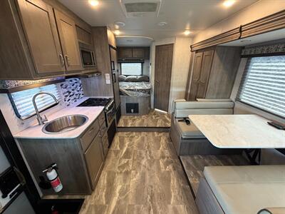 2024 Gulf Stream Conquest 6238   - Photo 17 - Santa Fe Springs, CA 90670