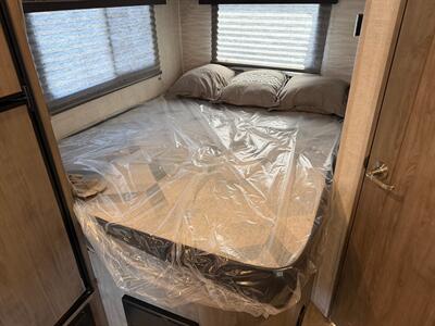 2024 Gulf Stream Conquest 6238   - Photo 36 - Santa Fe Springs, CA 90670