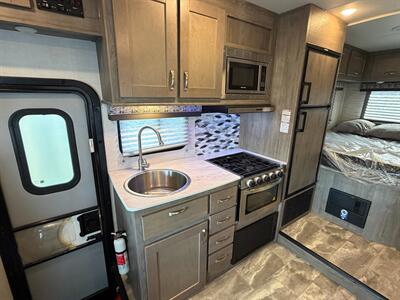 2024 Gulf Stream Conquest 6238   - Photo 20 - Santa Fe Springs, CA 90670