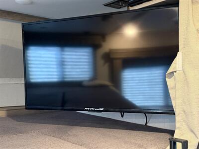 2024 Gulf Stream Conquest 6238   - Photo 18 - Santa Fe Springs, CA 90670