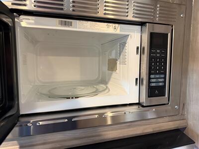 2024 Gulf Stream Conquest 6238   - Photo 25 - Santa Fe Springs, CA 90670