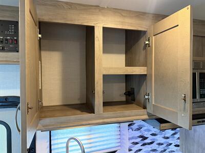 2024 Gulf Stream Conquest 6238   - Photo 26 - Santa Fe Springs, CA 90670