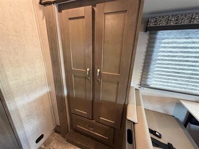 2024 Gulf Stream Conquest 6238   - Photo 29 - Santa Fe Springs, CA 90670