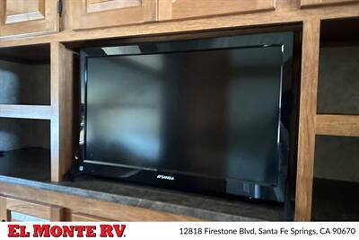 2012 Keystone Mountaineer 345DBQ - Photo 33 - Santa Fe Springs, CA 90670